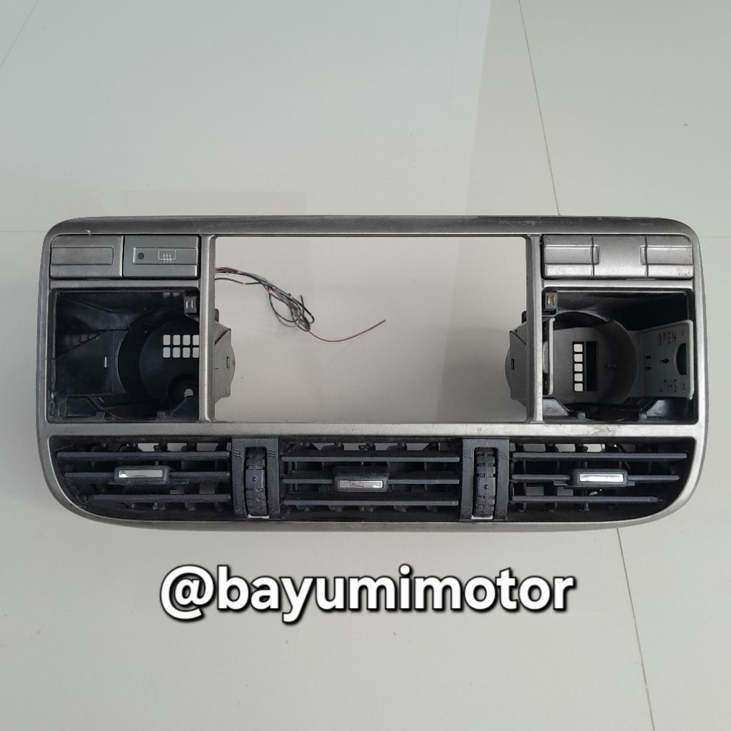 Frame head unit kisi kisi AC tengah nissan xtrail T30 original