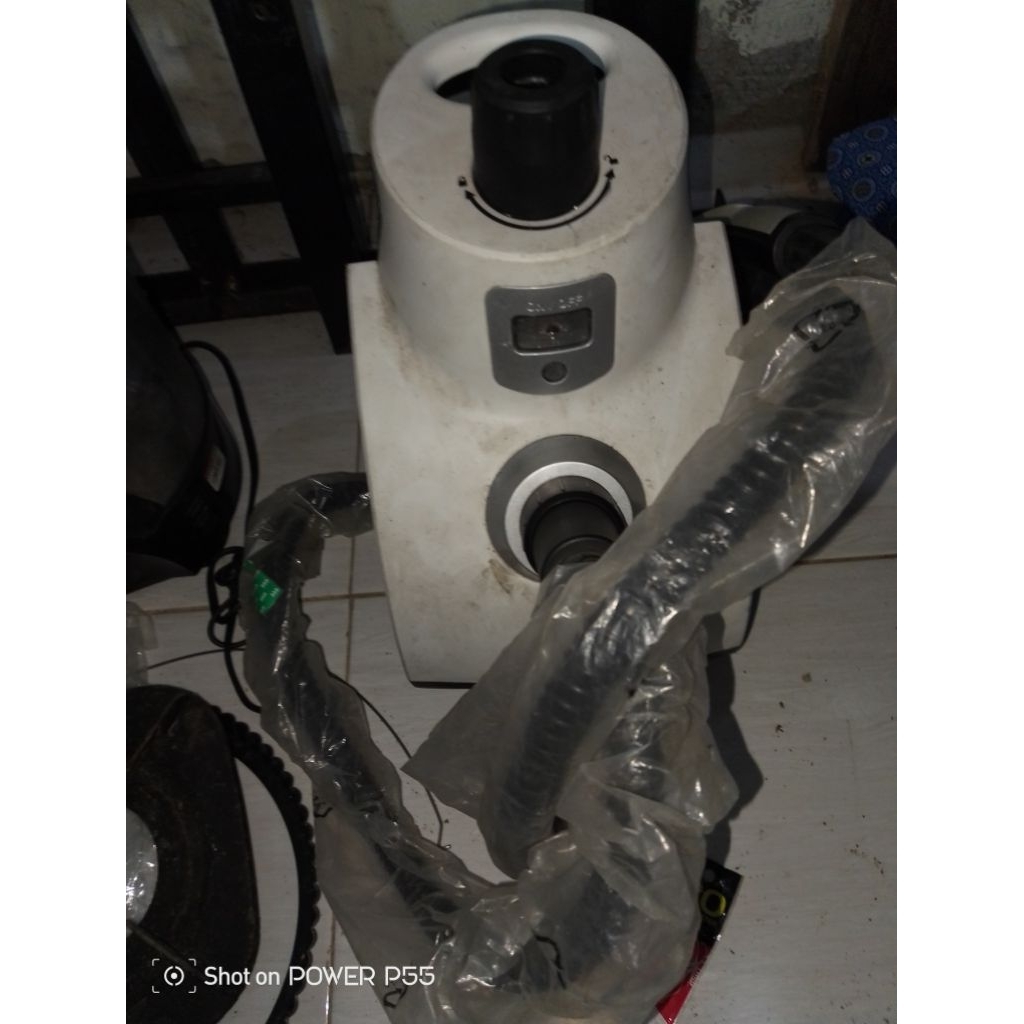 Oxone 845 (OX-845) merujuk pada Oxone Garment Steamer atau Setrika Uap Berdiri untuk pakaian baru ap