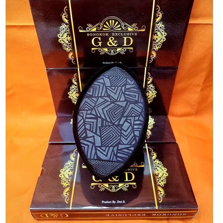 SONGKOK/PECI AC BLUDRU HITAM.ATAS MOTIF KAin EMBOS