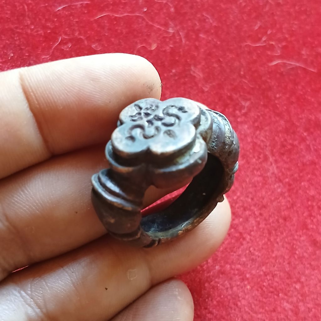 Koleksi Temuan Penyelam Sungai Cincin Perunggu Stempel KUNO