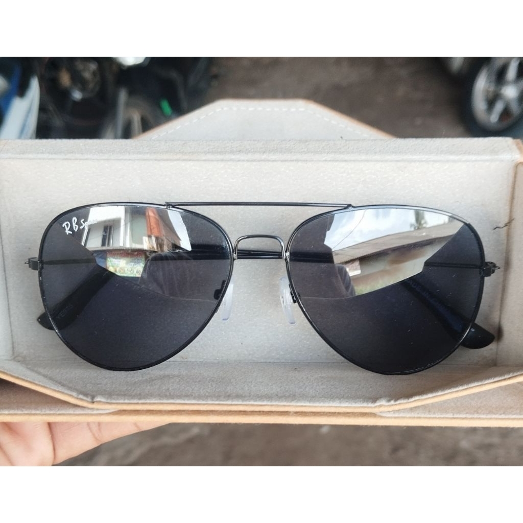 KACAMATA HITAM MODEL RAY-BAN