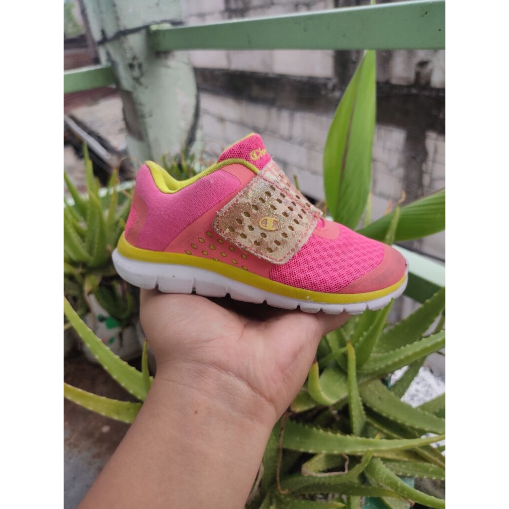 Champion Kids Pink Slip On Sneakers Velcro Sepatu Anak Perempuan Size 25