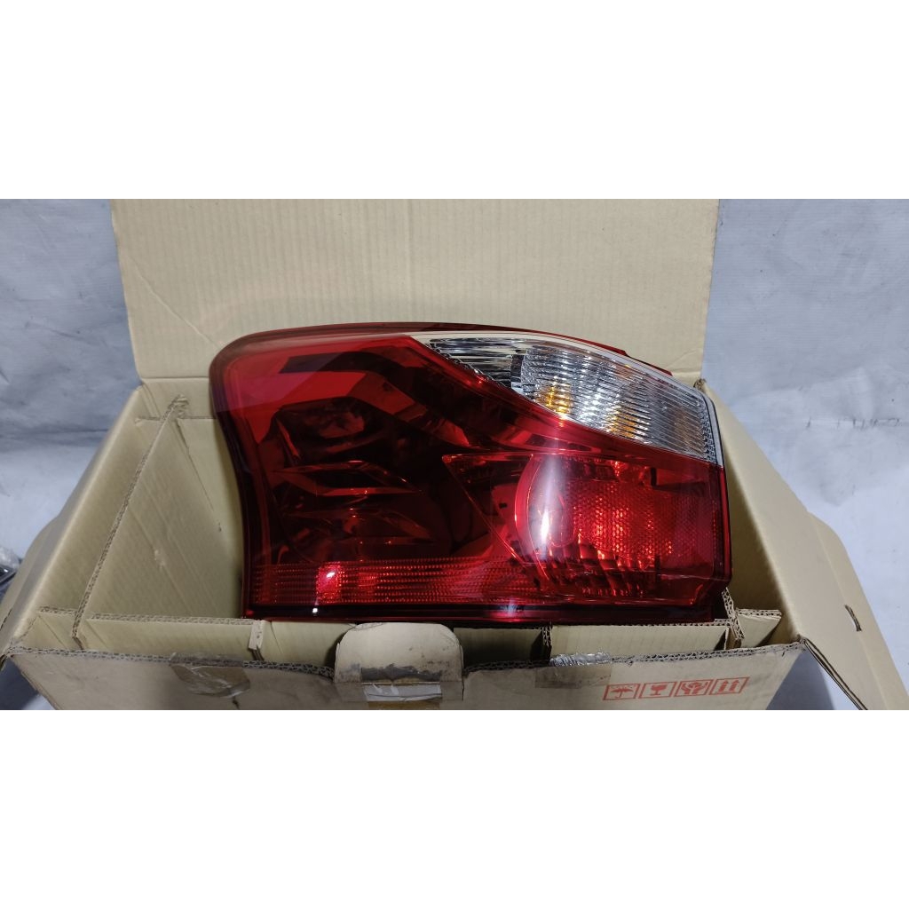 Lampu belakang stoplamp Isuzu MUX 2013-2015