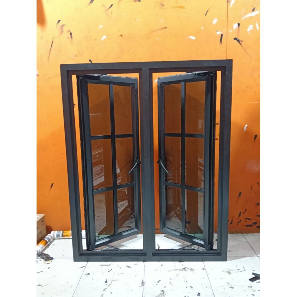 Jendela aluminium cesmen dua daun kusen 3"inch + Lis ornamen kotak-kotak UK L80 x T120