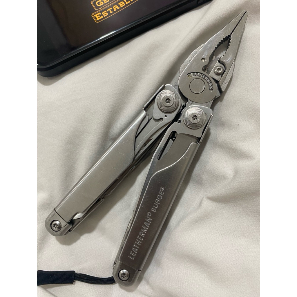 Leatherman Surge