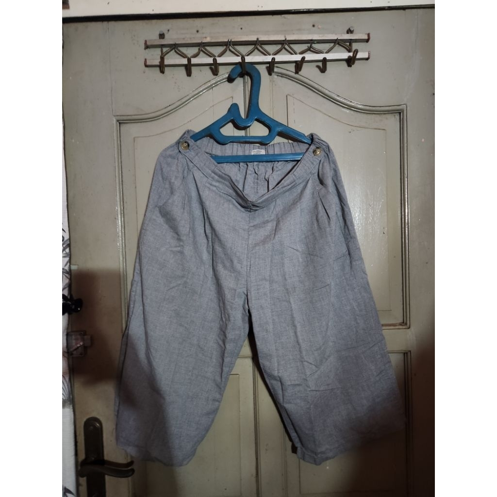 PRELOVED CELANA KULOT WANITA COLORBOX GRAY