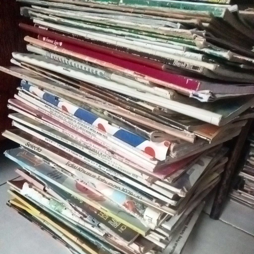 majalah serasi , monita aneka ria dan pertiwi