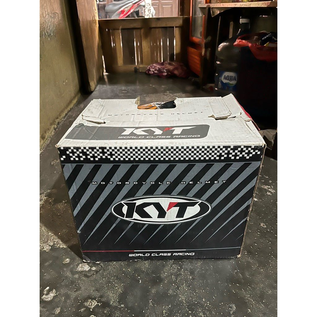 Helm KYT R10 Full Face