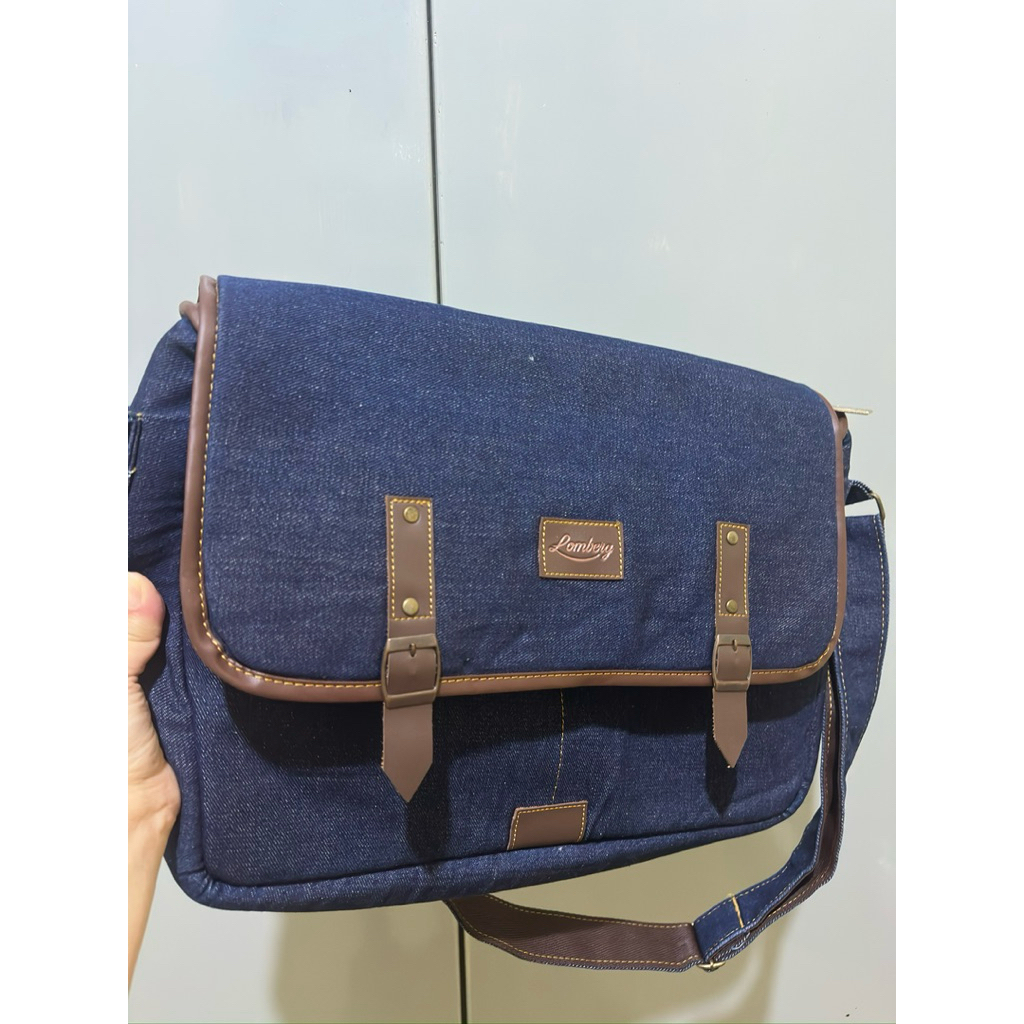 #preloved messenger bag #tas