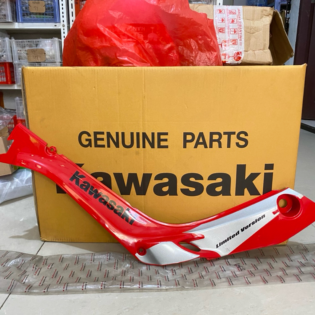 sayap dalam kiri kaze r merah+striping