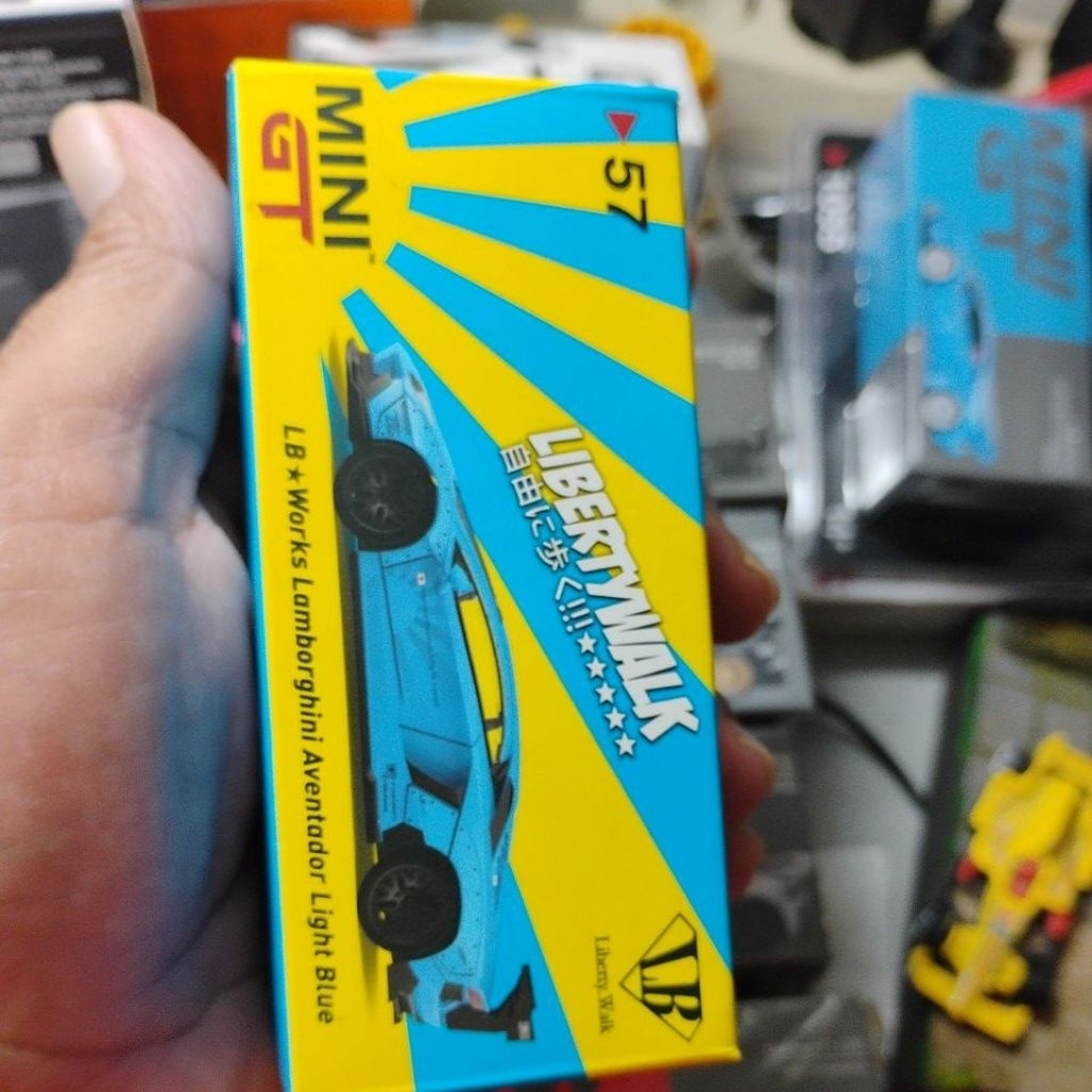mini GT Lamborghini Aventador light blue 57