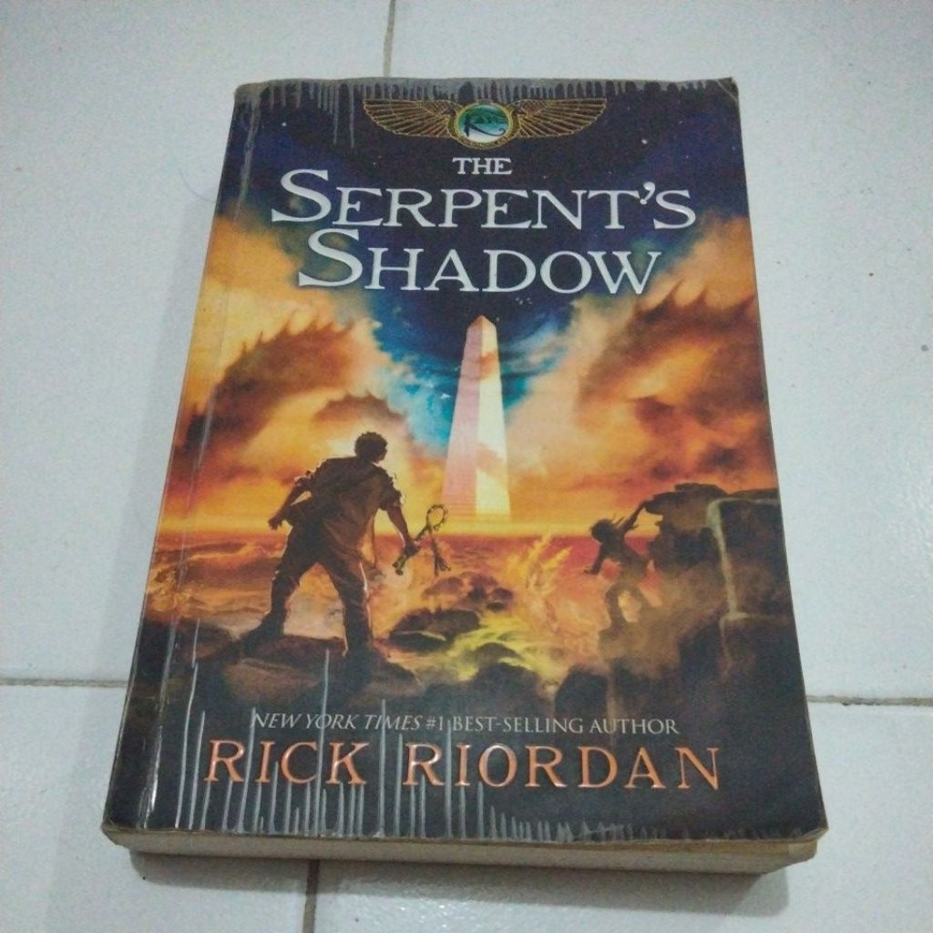Novel Bahasa Inggris The Serpent's Shadow