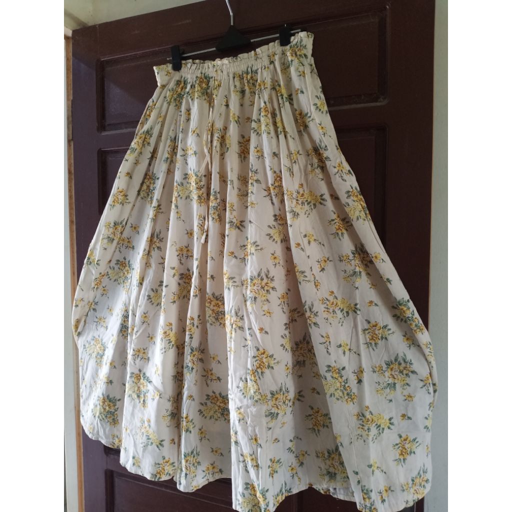 Rok motif bunga Samansa Mos