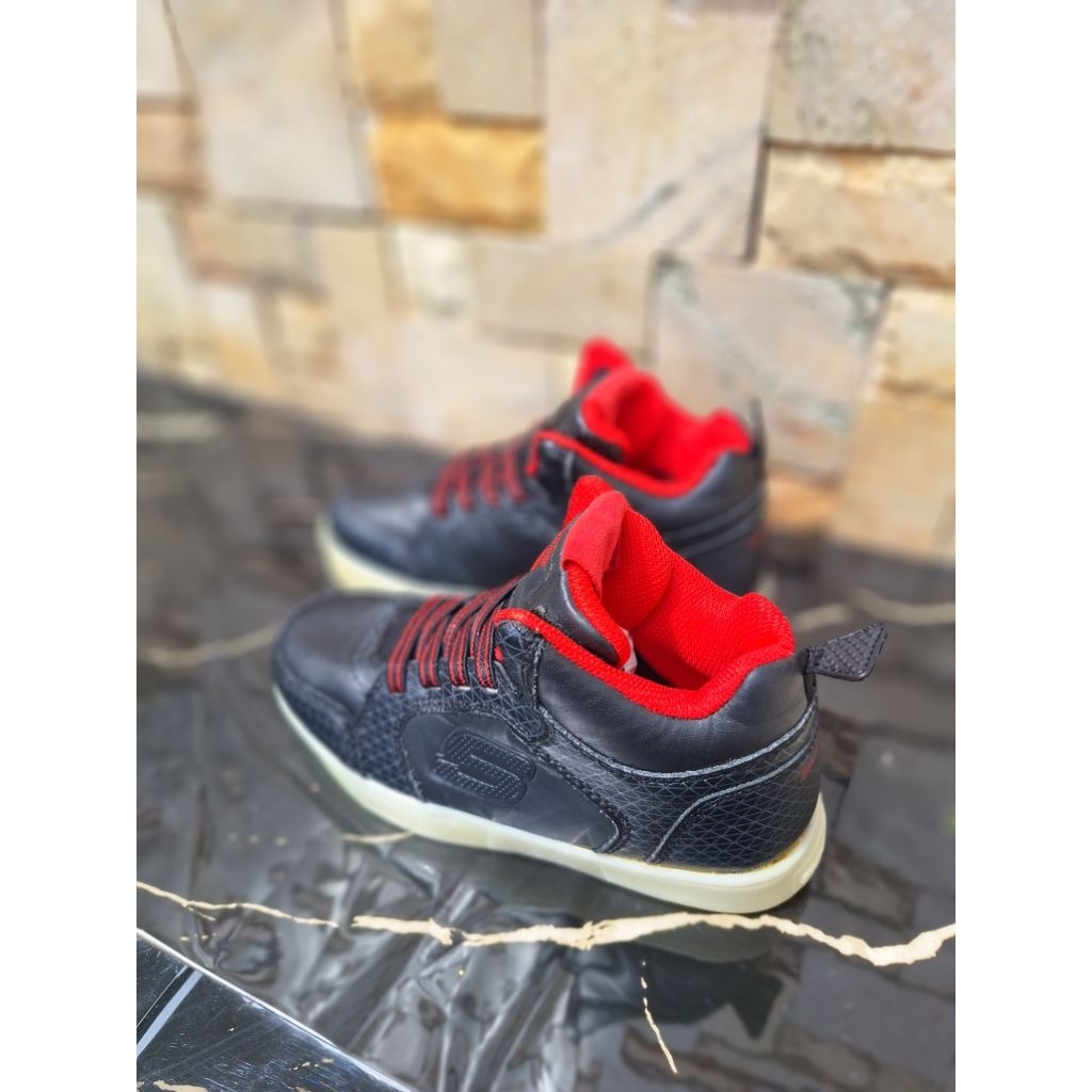 (PRELOVED) sepatu SKECHERS insole 19CM