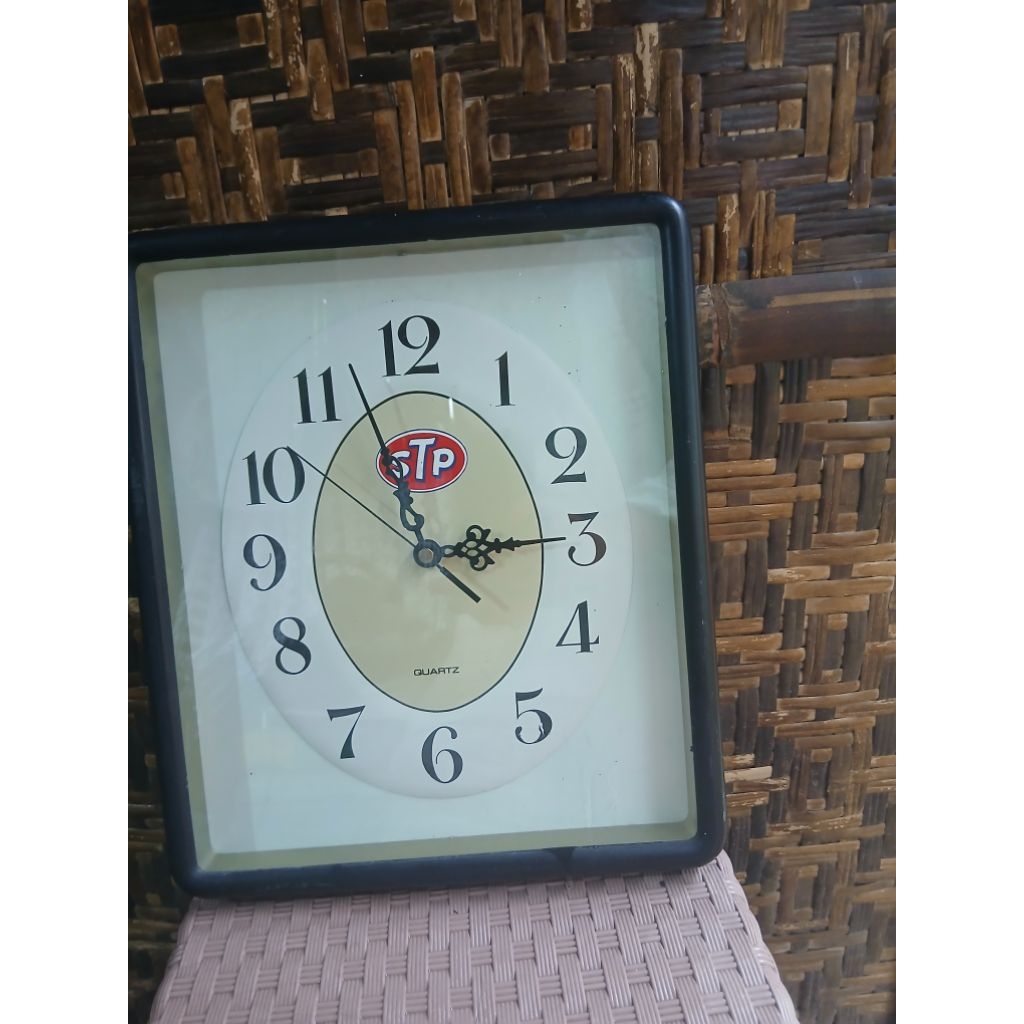 Jam dinding iklan oli stp 245rb jadul antik vintage lawas kuno display hidup normal
