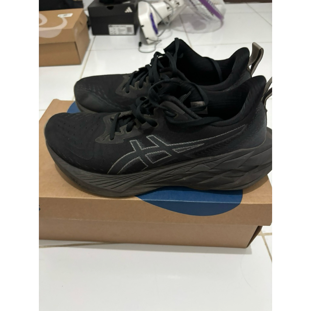 Asics Novablast 4