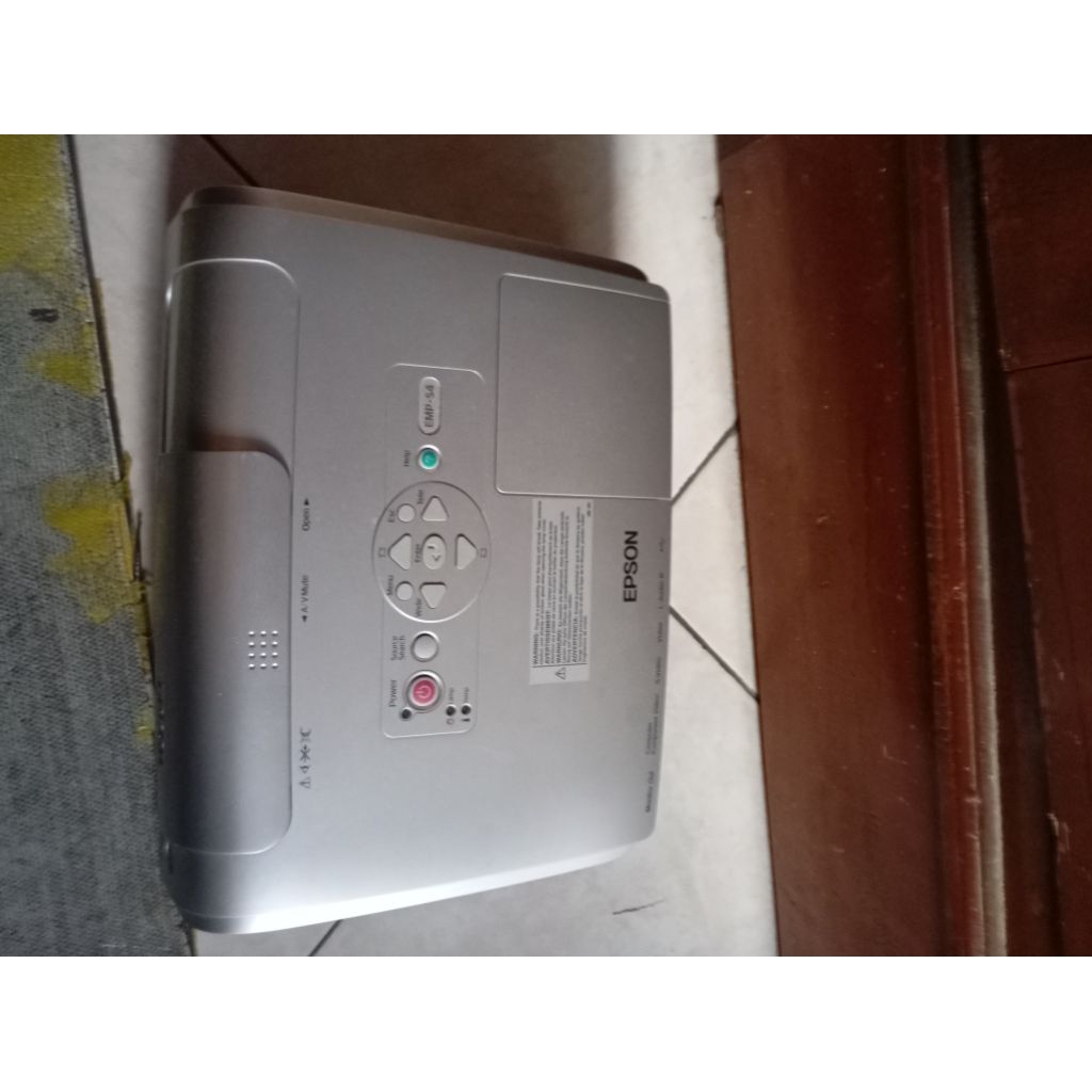 proyektor epson EMP S4 nyala normal ada sedikit minus