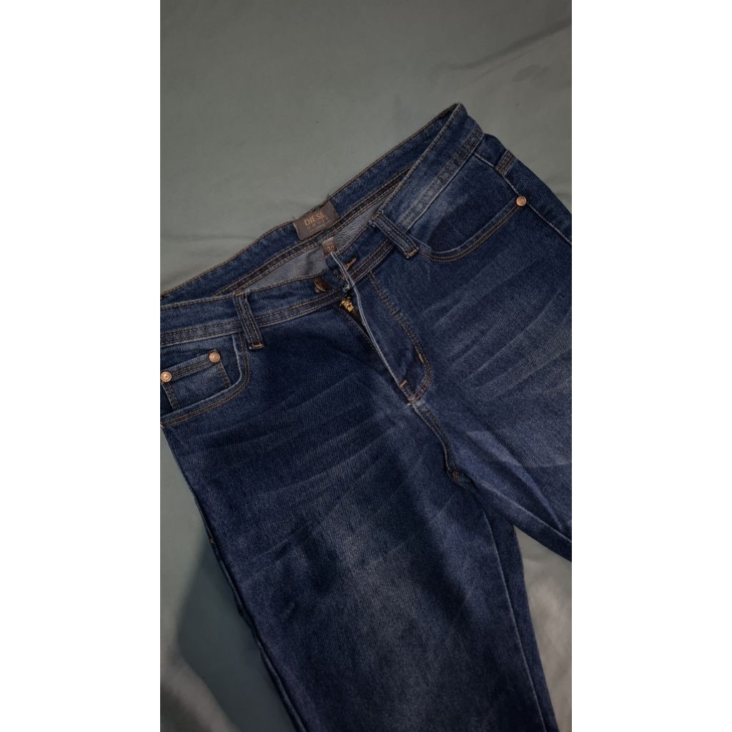 Preloved Jeans Diesel Wanita Navy size 30