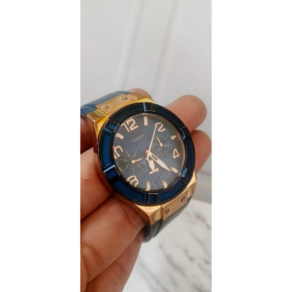 Jam tangan wanita Guess W0247G3