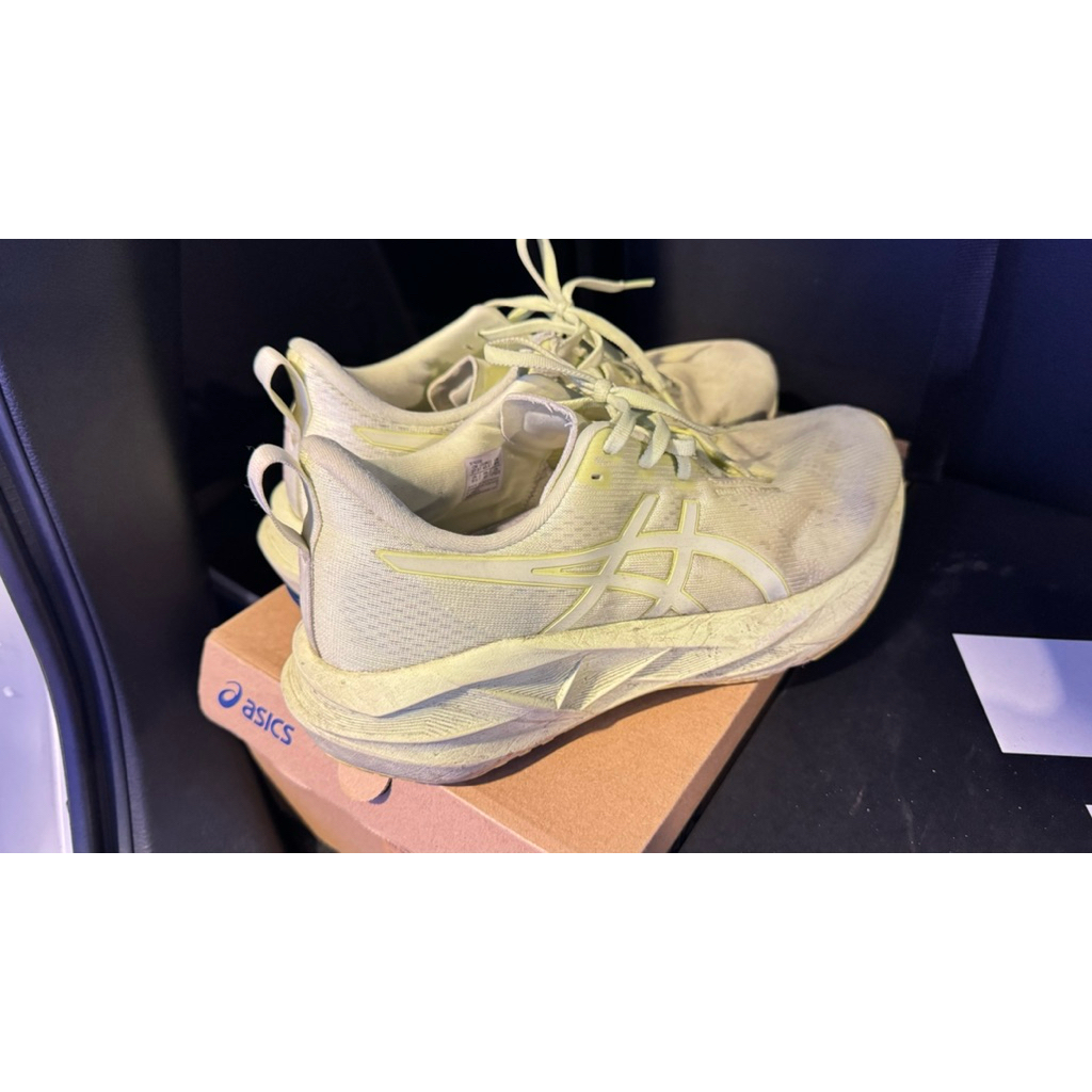 Asics Novablast 5 second