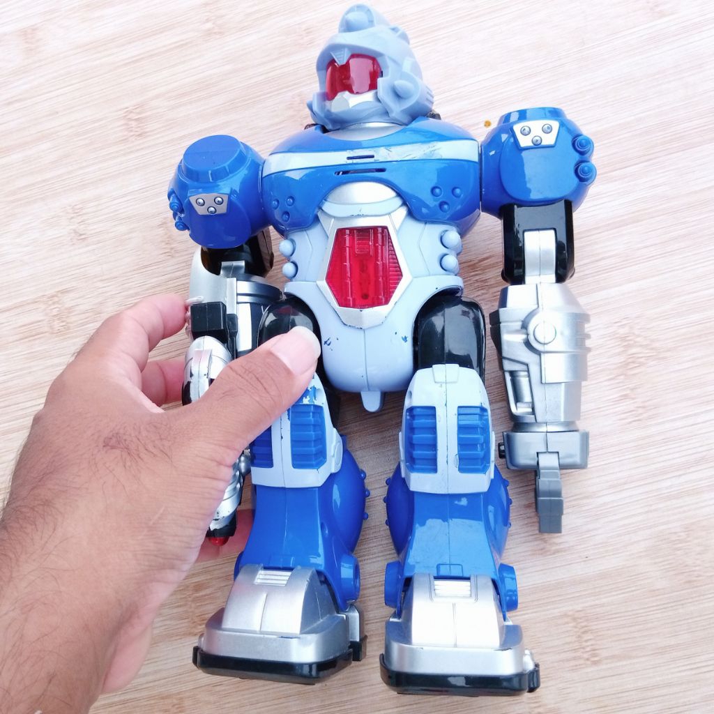Mainan Robot Android Warrior Electric Toy Figure - Robot Jalan Bersuara & Lampu - Bekas Murah