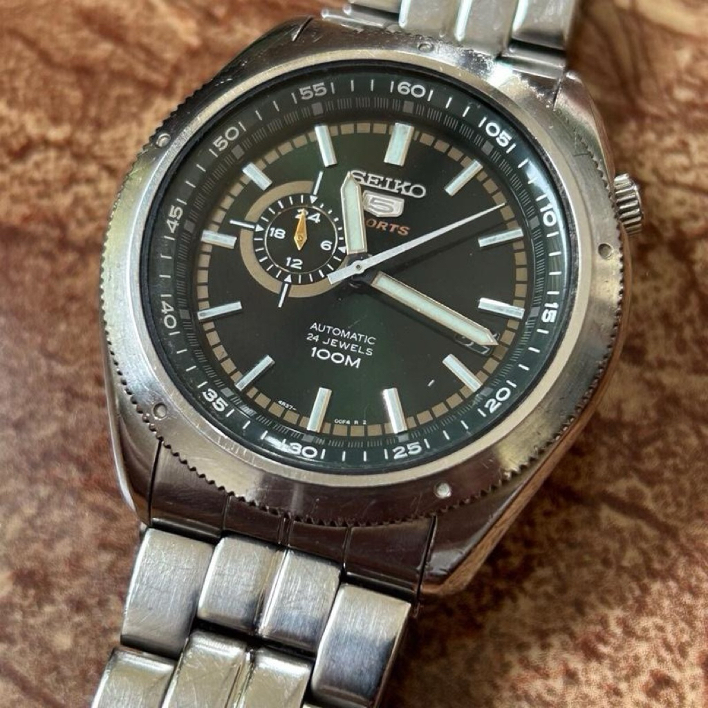 Seiko 5 Sport automatic Green Dial 4R37-00G0