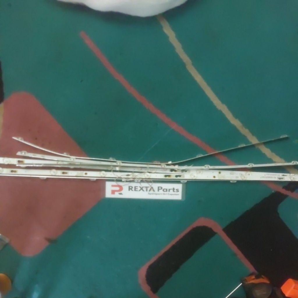 backlight bekas copotan tv 40inch 7 mata di tes nyala bisa buat neon box atau reklame atau apapun te