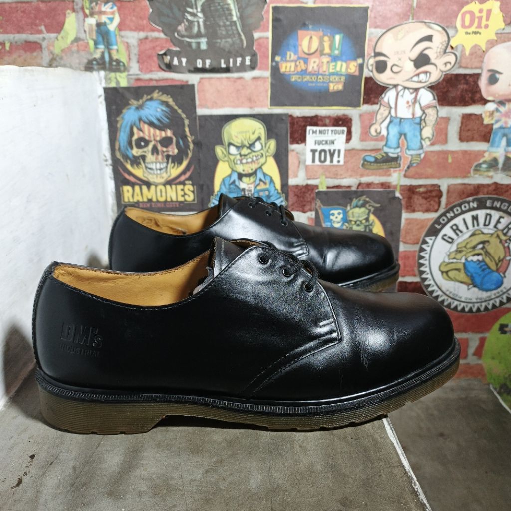 Dr. martens 10928 industrial