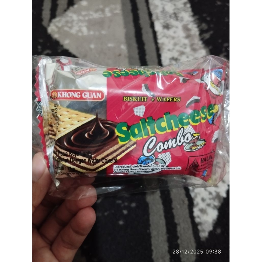 Khong Guan Biskuit Saltcheese Combo 10 Bungkus - Keju Lapis Coklat