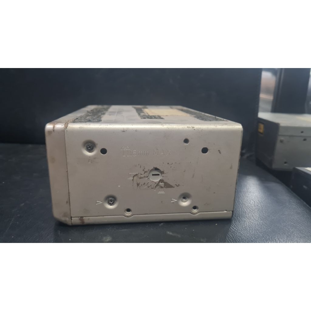 CD changer audio mobil Jadul Pioneer CDX-P1250 front face hilang rusak