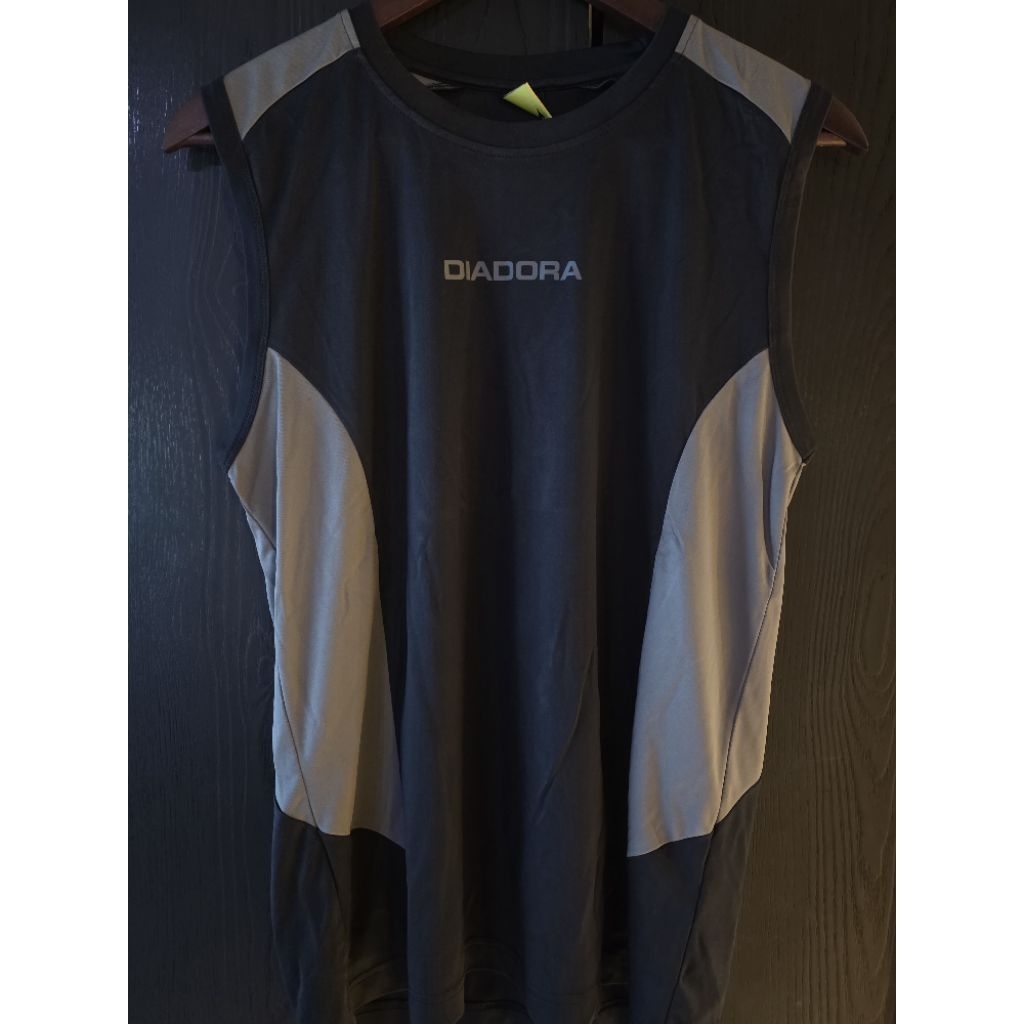 Diadora Black Men's Sleeveless. Super Vintage. 100% original. size S. baju olahraga pria singlet ata