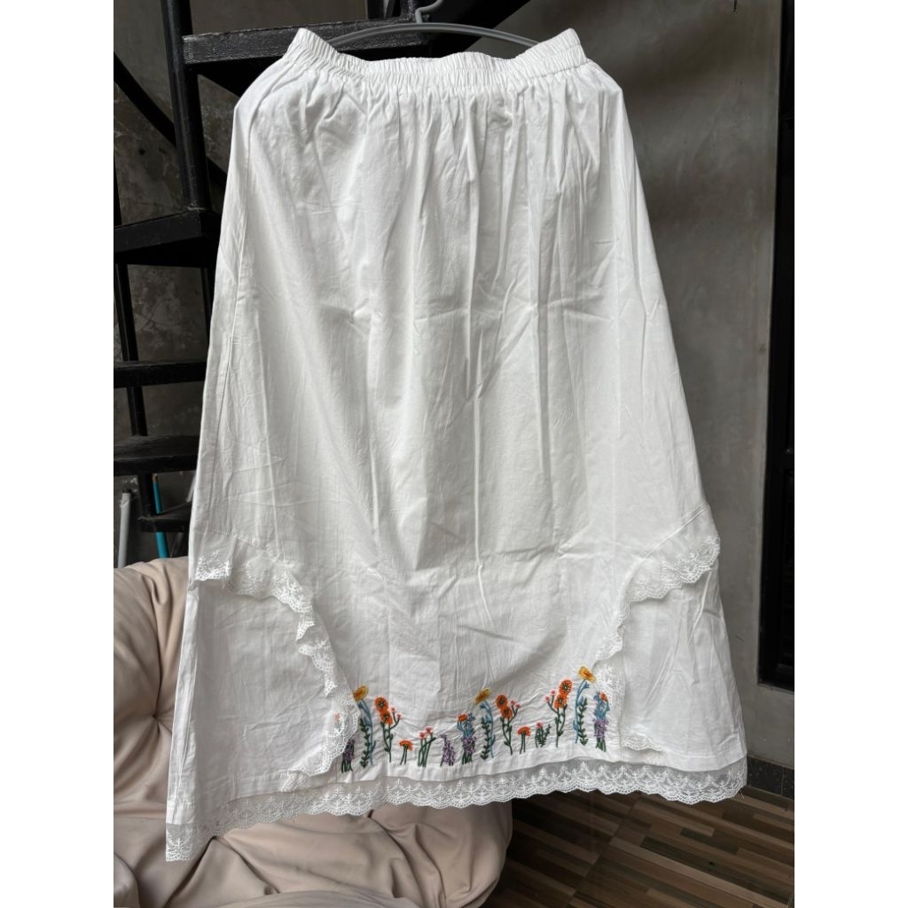 preloved rok putih bordir