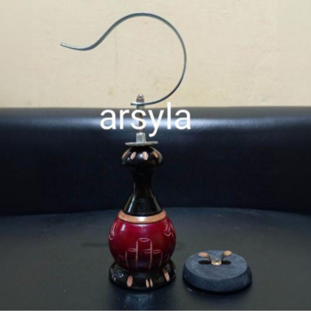 pion dan gantungan kayu sangkar Lovebird