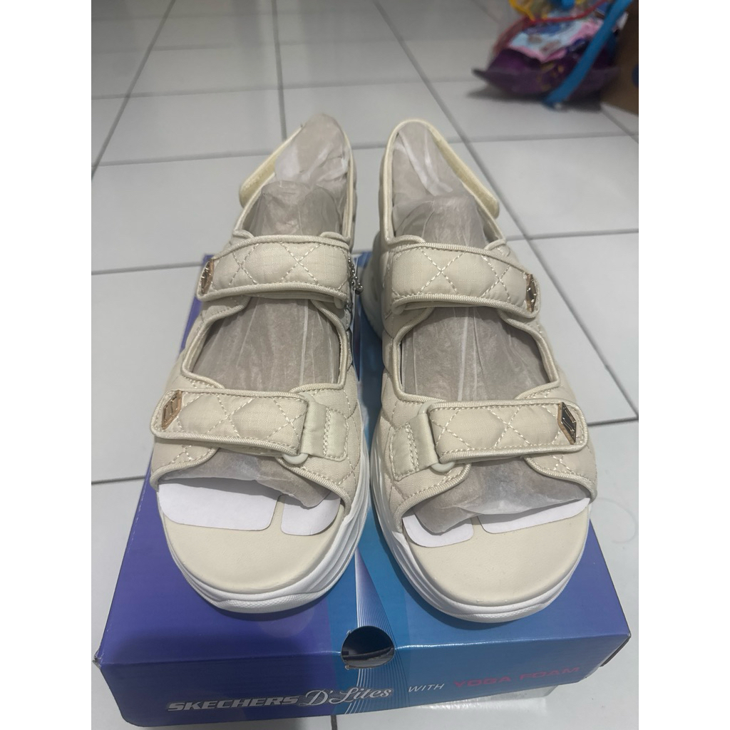 Sandal Skechers d’lites