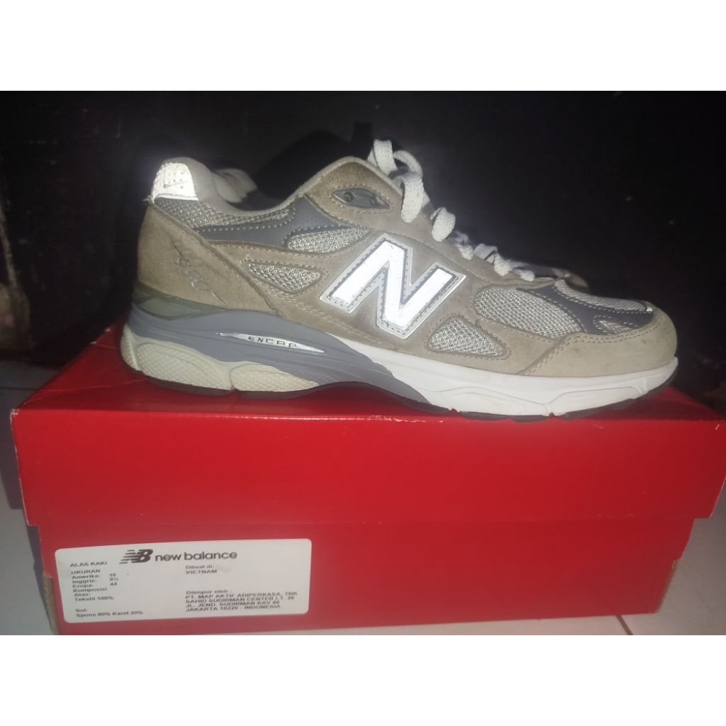 sepatu nb 990v3grey