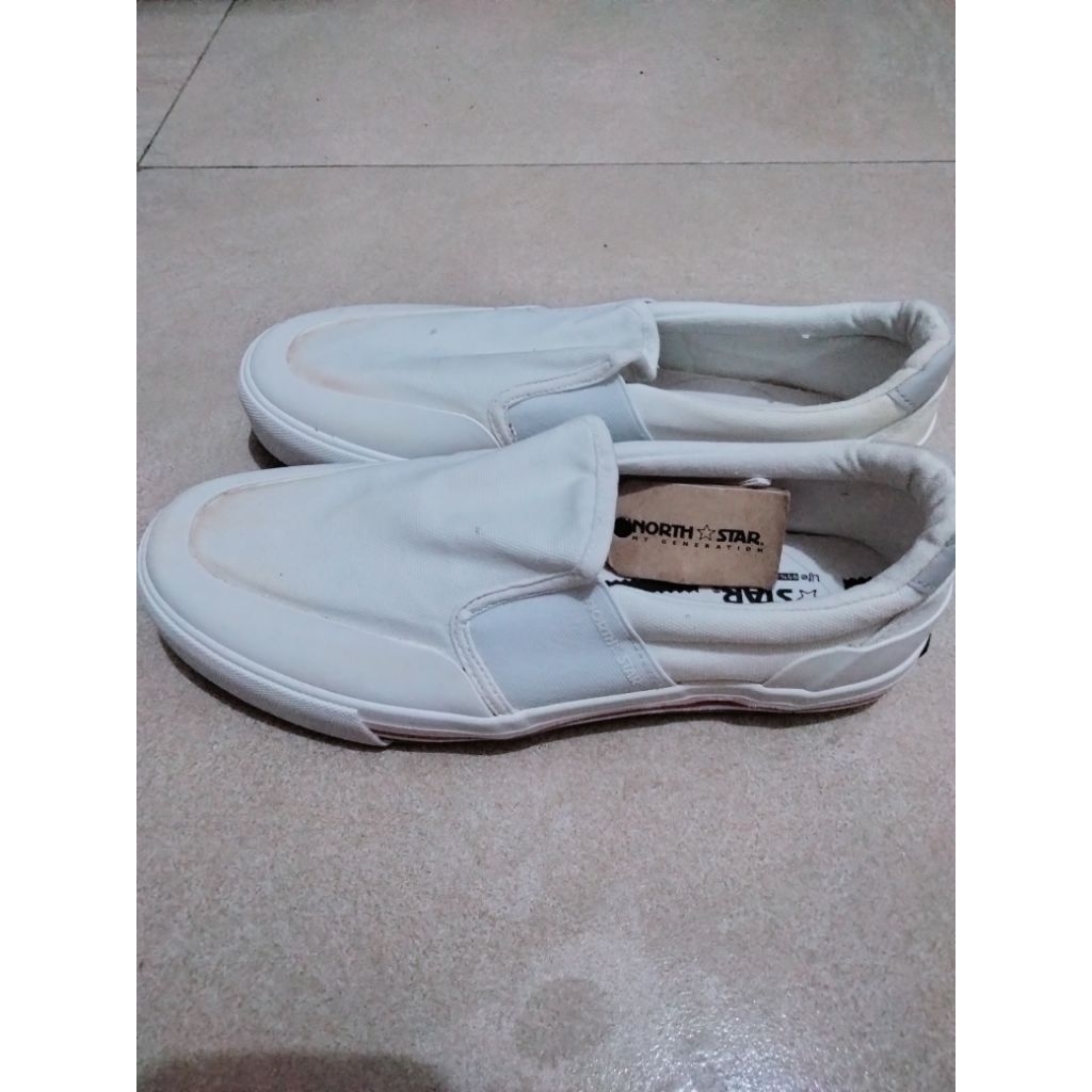 North star Sepatu Putih