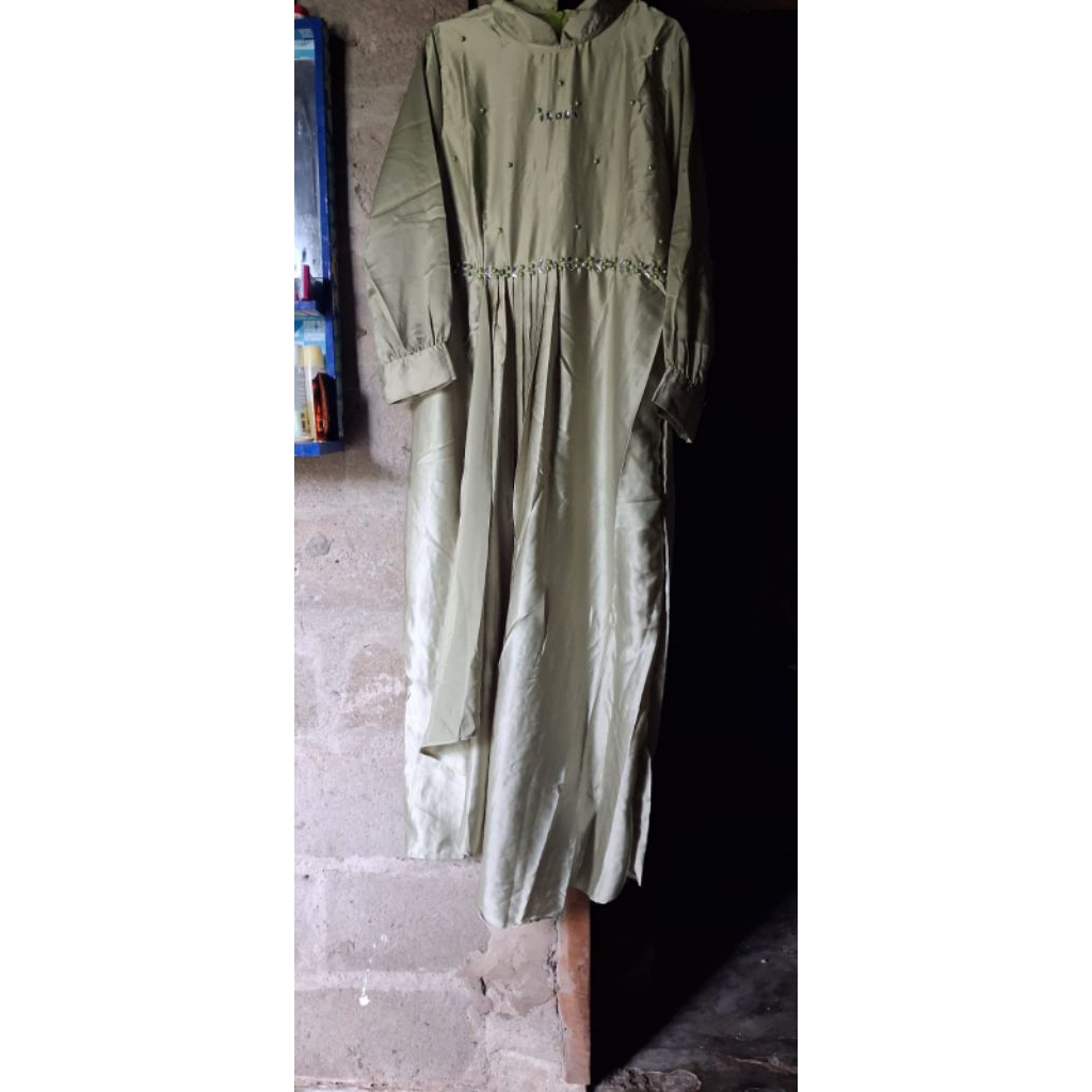 dress satin kondangan