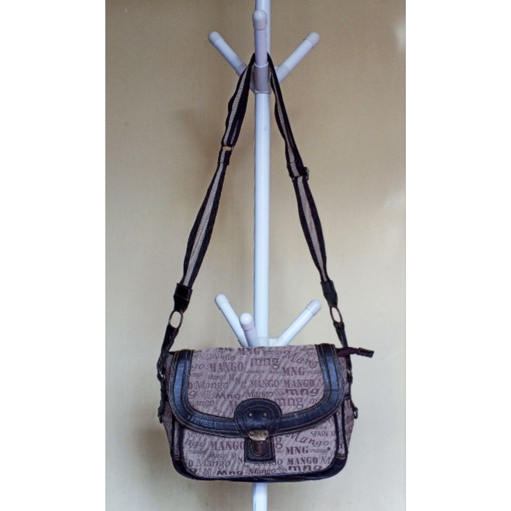 68. Sling bag wanita MNG
