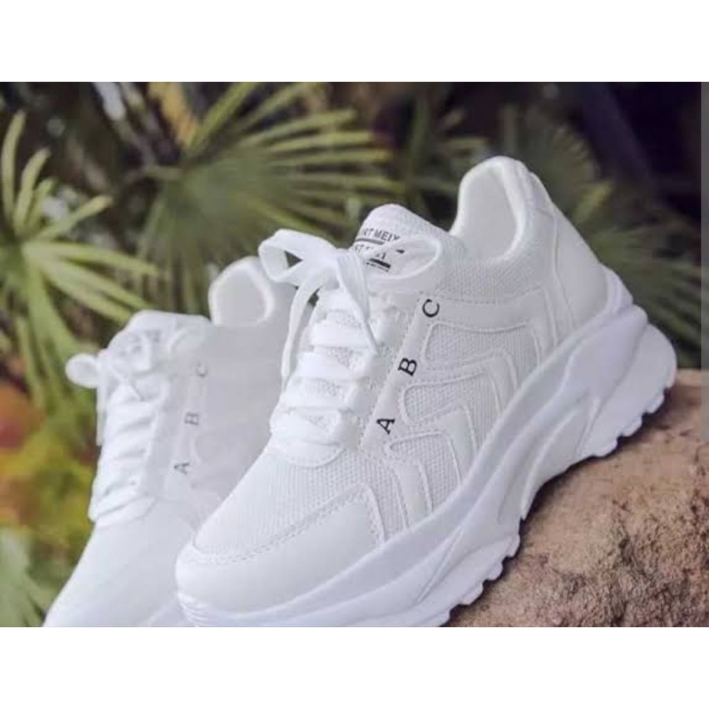 spatu sneakers pria