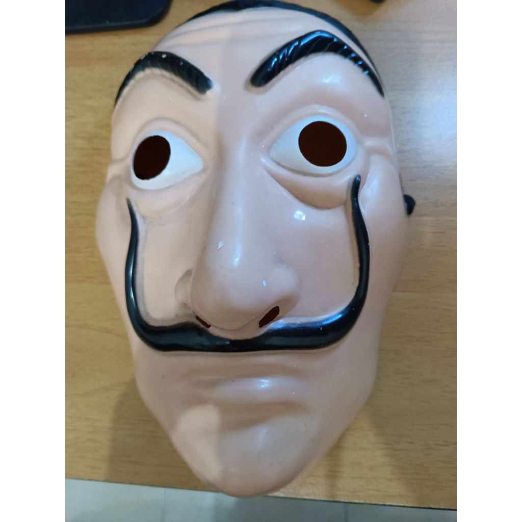 PRELOVED TOPENG SALVADOR DALI MONEY HEIST