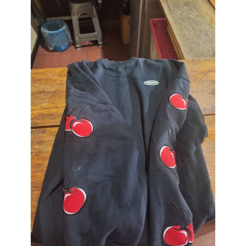 crewneck cherry kirsh