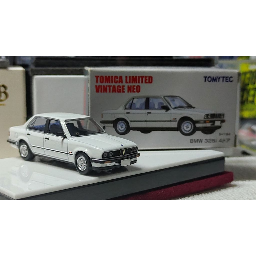 Tomica Limited Vintage Neo (TLV-Neo) BMW E30 4-Door – White | Scale 1:64