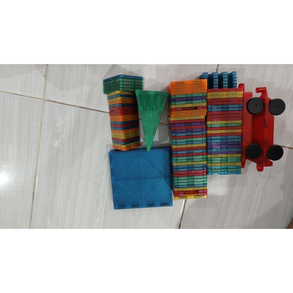 Magnetic Tiles preloved