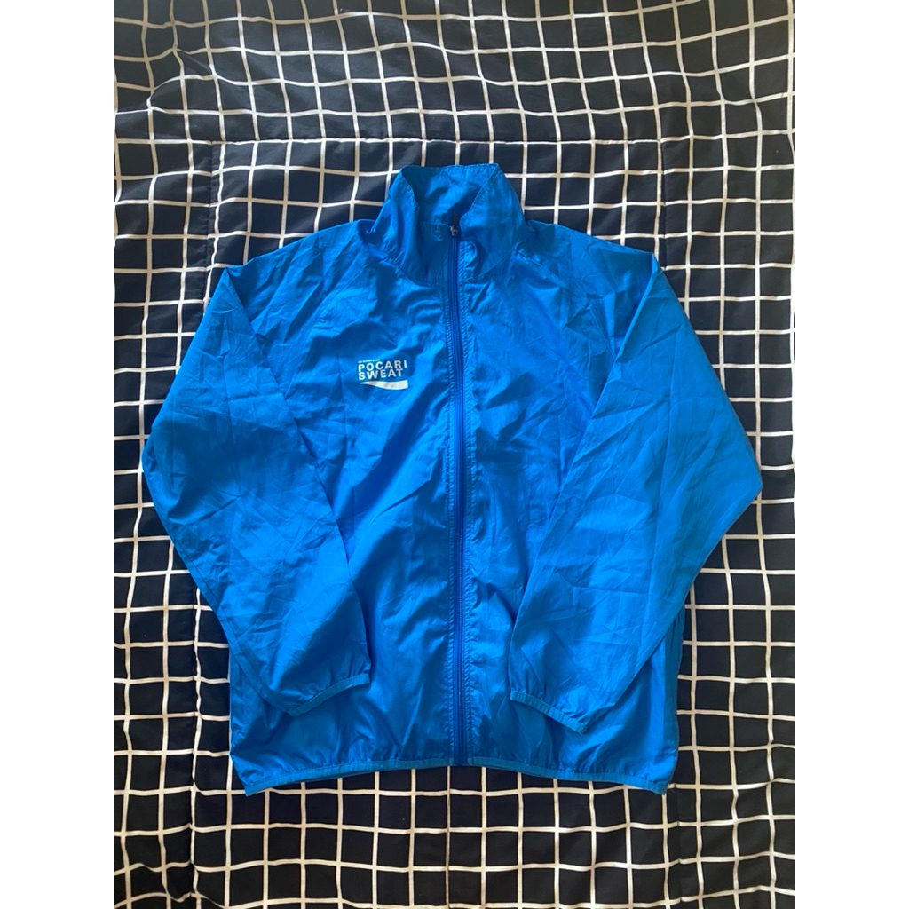 jaket running pocari