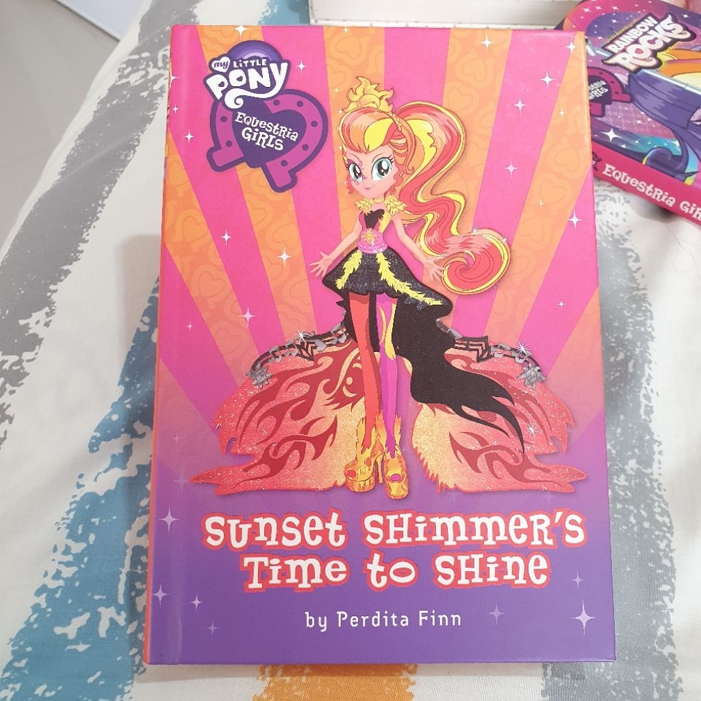 Buku Equestria Girls : Sunset Shimmer's Time to Shine (preloved)
