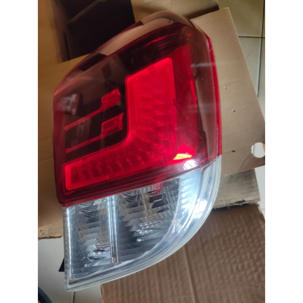 Lampu belakang Toyota Agya