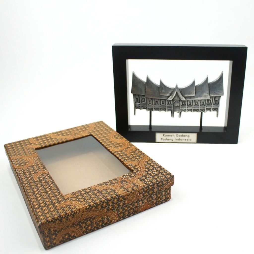 Souvenir Frame Miniatur Rumah Gadang Padang / Minangkabau / Rumah Adat