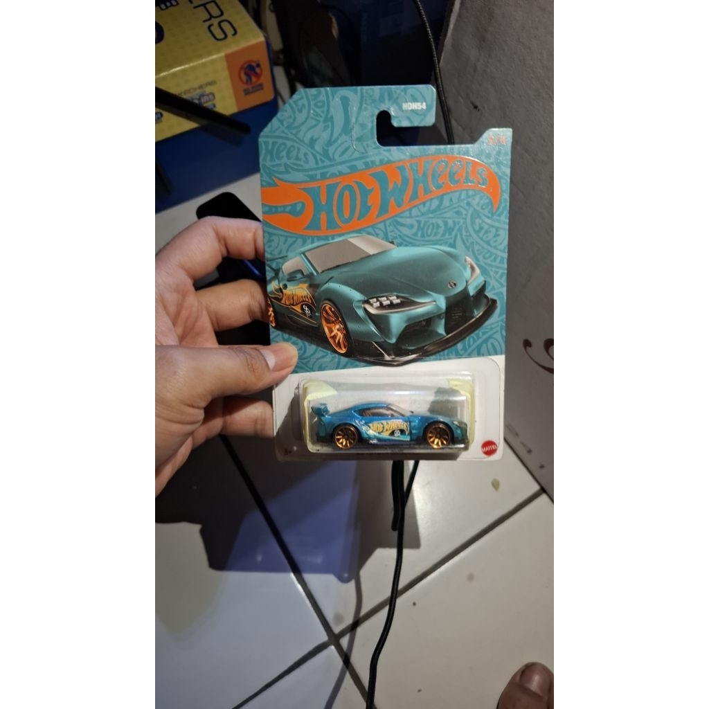 Loose HW Ferrari&Subaru + Card Toyota GR Supra