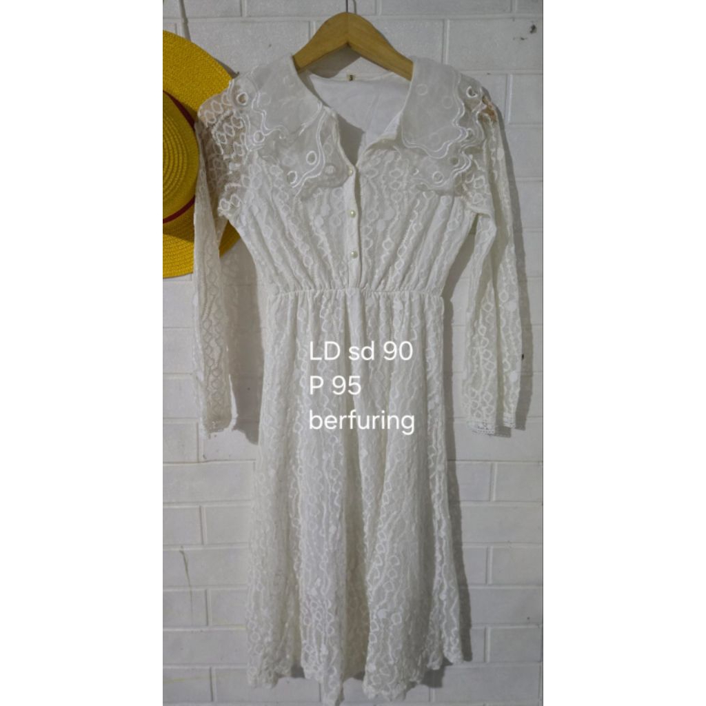 white dress brukat vintage