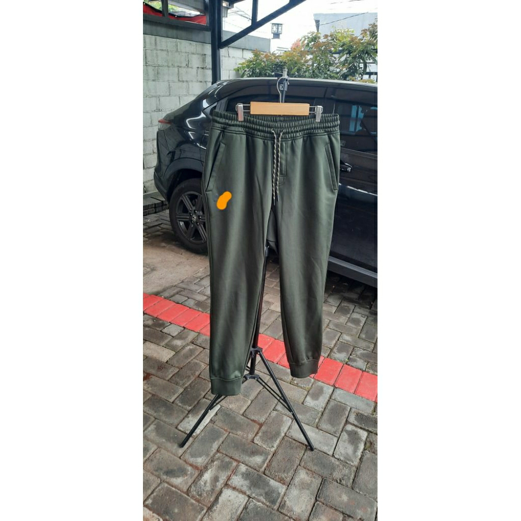 joger au size xl lp 86 ke 104 pnjng di 102 minus hole kena puntung rokok(ada di slide terakhir)